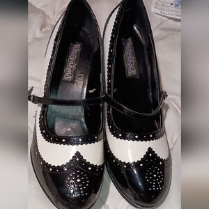 Fantaisma Contessa Spectator Platform Pumps Size 11 black white